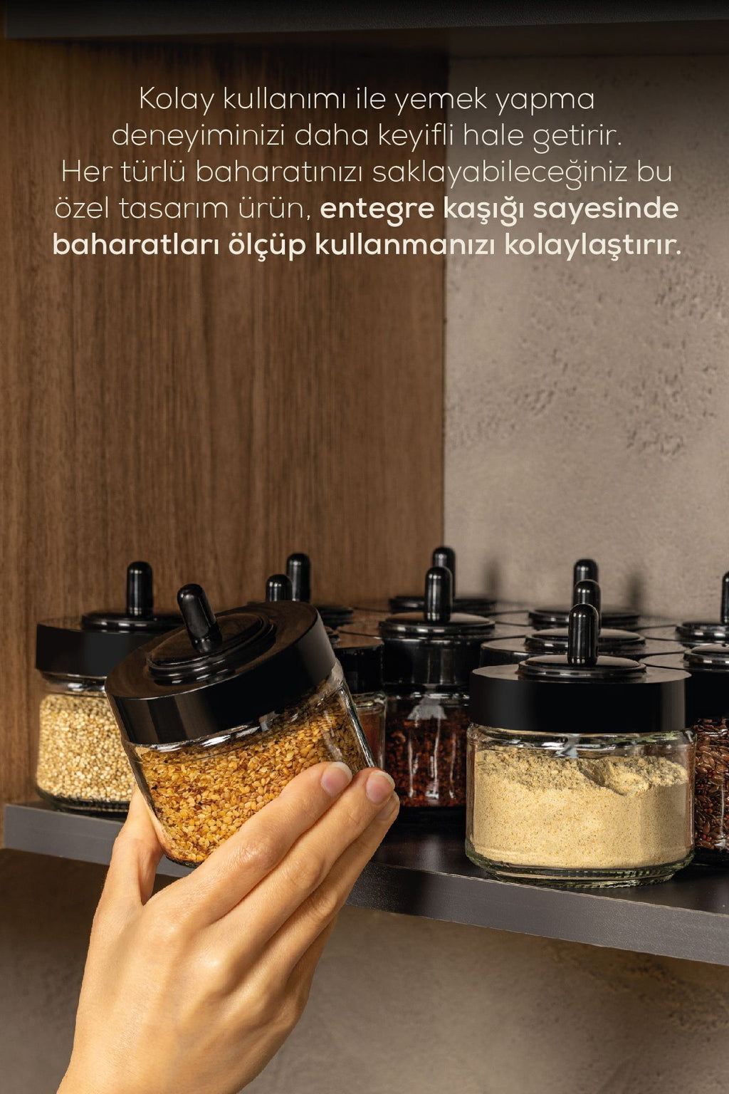 Siyah Serigrafi Etiketli 12 Adet Kapağı Kendinden Kaşıklı Baharatlık Seti Kısa