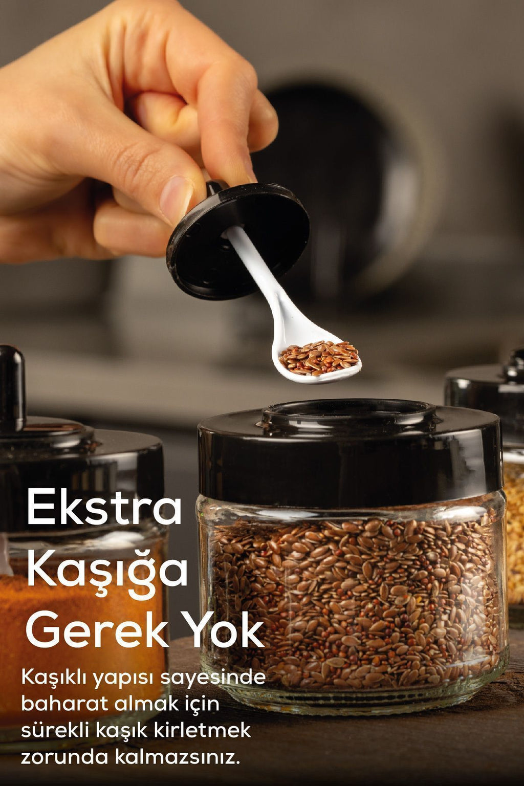 Siyah Serigrafi Etiketli 12 Adet Kapağı Kendinden Kaşıklı Baharatlık Seti Kısa